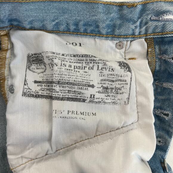 Levi's Premium Women 501 Original Button Fly Cropped Jeans 31x28 Blue NWT - Picture 12 of 15